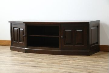 中古　北海道民芸家具　落ち着いた木の色味とクラシカルなデザインが魅力のテレビ台(TV台、テレビボード、AVボード、ローボード、リビングボード、収納棚、戸棚)(R-079213)