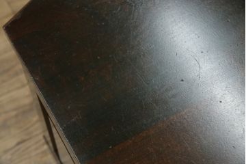 中古　北海道民芸家具　落ち着いた木の色味とクラシカルなデザインが魅力のテレビ台(TV台、テレビボード、AVボード、ローボード、リビングボード、収納棚、戸棚)(R-079213)