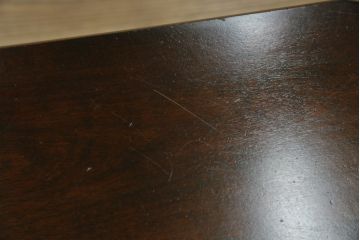 中古　北海道民芸家具　落ち着いた木の色味とクラシカルなデザインが魅力のテレビ台(TV台、テレビボード、AVボード、ローボード、リビングボード、収納棚、戸棚)(R-079213)