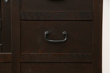 中古　希少な廃番品!!　タモ材　和モダンスタイルのお部屋とも相性抜群のシックな二段重ね水屋箪笥(収納棚、戸棚、食器棚、カップボード、キャビネット)(R-079215)