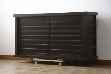 中古　希少な廃番品!!　タモ材　和モダンスタイルのお部屋とも相性抜群のシックな水屋箪笥サイドキャビネット(収納棚、戸棚、食器棚、カップボード、サイドボード)(R-079216)