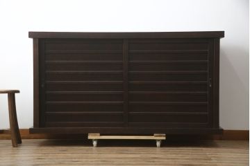 中古　希少な廃番品!!　タモ材　和モダンスタイルのお部屋とも相性抜群のシックな水屋箪笥サイドキャビネット(収納棚、戸棚、食器棚、カップボード、サイドボード)(R-079216)