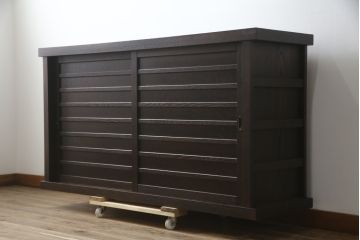 中古　希少な廃番品!!　タモ材　和モダンスタイルのお部屋とも相性抜群のシックな水屋箪笥サイドキャビネット(収納棚、戸棚、食器棚、カップボード、サイドボード)(R-079216)