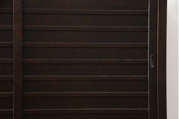中古　希少な廃番品!!　タモ材　和モダンスタイルのお部屋とも相性抜群のシックな水屋箪笥サイドキャビネット(収納棚、戸棚、食器棚、カップボード、サイドボード)(R-079216)
