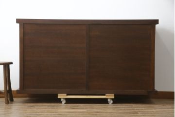中古　希少な廃番品!!　タモ材　和モダンスタイルのお部屋とも相性抜群のシックな水屋箪笥サイドキャビネット(収納棚、戸棚、食器棚、カップボード、サイドボード)(R-079216)