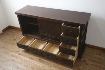 中古　希少な廃番品!!　タモ材　和モダンスタイルのお部屋とも相性抜群のシックな水屋箪笥サイドボード(収納棚、戸棚、食器棚、カップボード、サイドキャビネット)(R-079217)