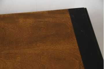 中古　高級品!!　希少モデル　アメリカ　Century Furniture(センチュリー・ファニチャー)　取っ手のデザインが目を引くシノワズリ様式のサイドボード(サイドキャビネット、カウンターテーブル、キッチンカウンター、収納棚)(R-079218)