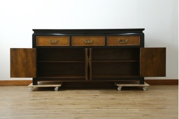 中古　アメリカ製　高級品!!　希少モデル　Century Furniture(センチュリー・ファニチャー)　シノワズリ様式のサイドボード　(R-079218)