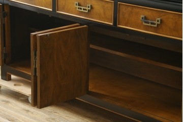 中古　アメリカ製　高級品!!　希少モデル　Century Furniture(センチュリー・ファニチャー)　シノワズリ様式のサイドボード　(R-079218)