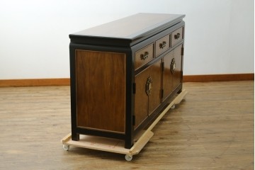 中古　アメリカ製　高級品!!　希少モデル　Century Furniture(センチュリー・ファニチャー)　シノワズリ様式のサイドボード　(R-079218)