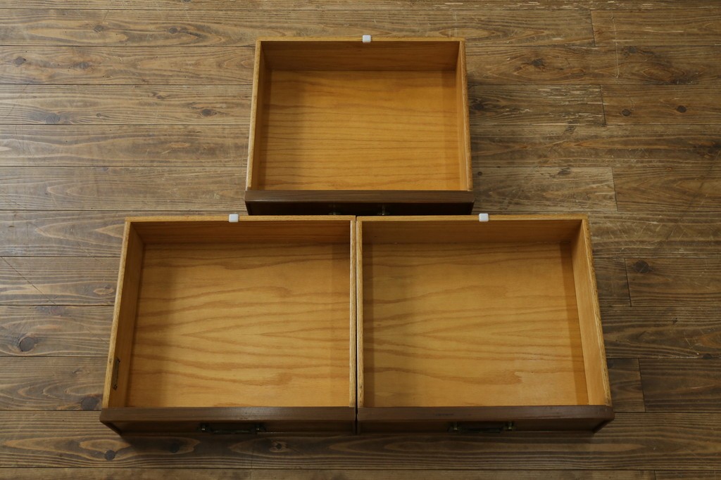 中古　アメリカ製　高級品!!　希少モデル　Century Furniture(センチュリー・ファニチャー)　シノワズリ様式のサイドボード　(R-079218)