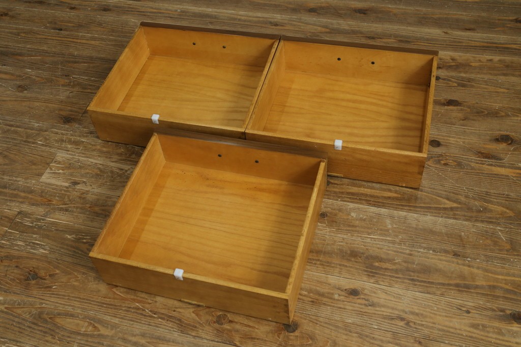 中古　アメリカ製　高級品!!　希少モデル　Century Furniture(センチュリー・ファニチャー)　シノワズリ様式のサイドボード　(R-079218)