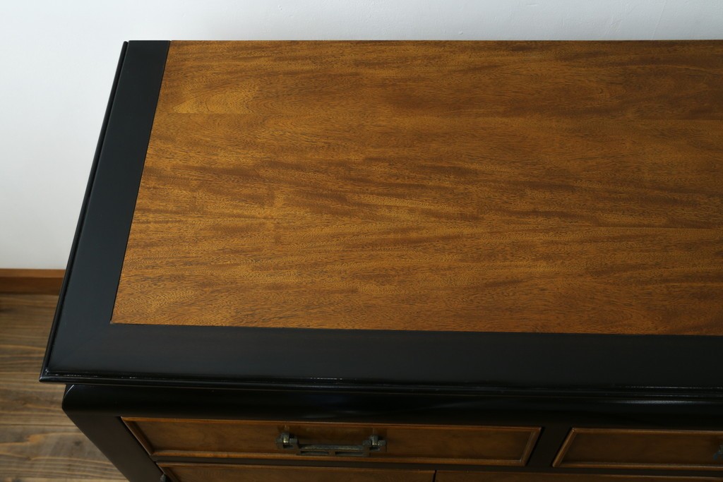 中古　アメリカ製　高級品!!　希少モデル　Century Furniture(センチュリー・ファニチャー)　シノワズリ様式のサイドボード　(R-079218)