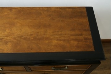 中古　アメリカ製　高級品!!　希少モデル　Century Furniture(センチュリー・ファニチャー)　シノワズリ様式のサイドボード　(R-079218)