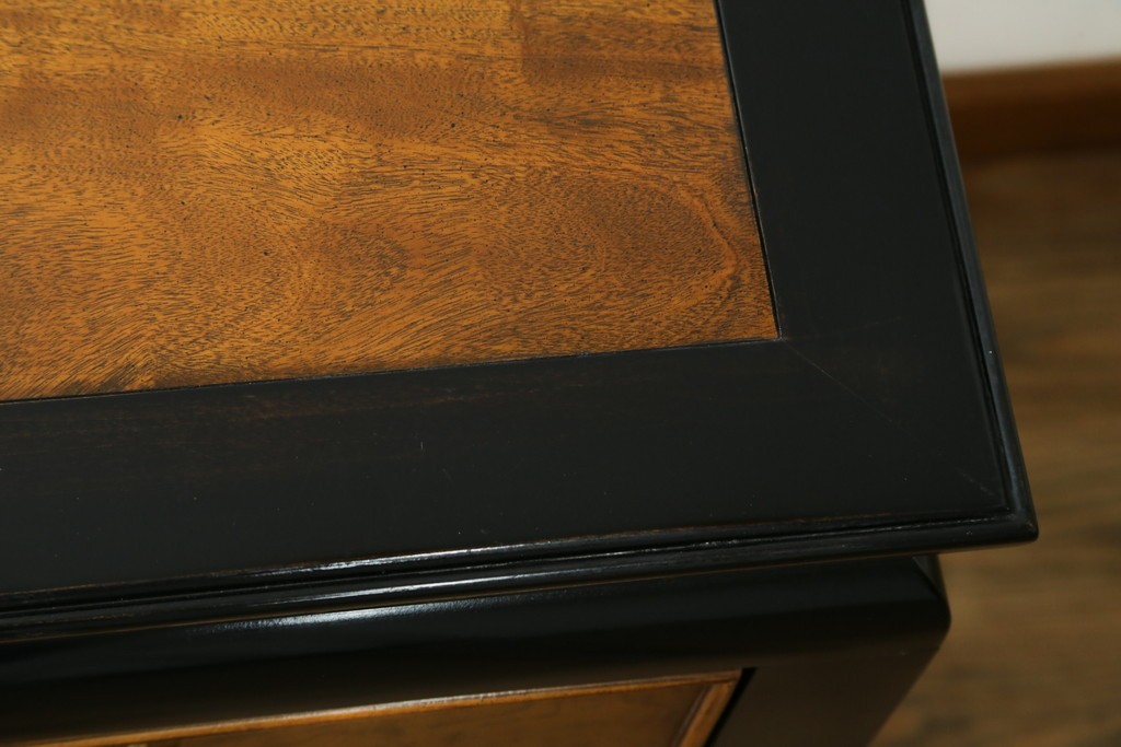 中古　アメリカ製　高級品!!　希少モデル　Century Furniture(センチュリー・ファニチャー)　シノワズリ様式のサイドボード　(R-079218)