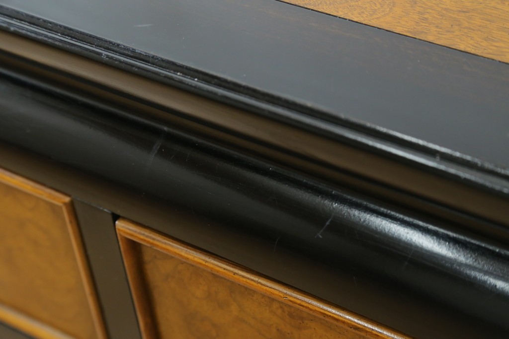 中古　アメリカ製　高級品!!　希少モデル　Century Furniture(センチュリー・ファニチャー)　シノワズリ様式のサイドボード　(R-079218)