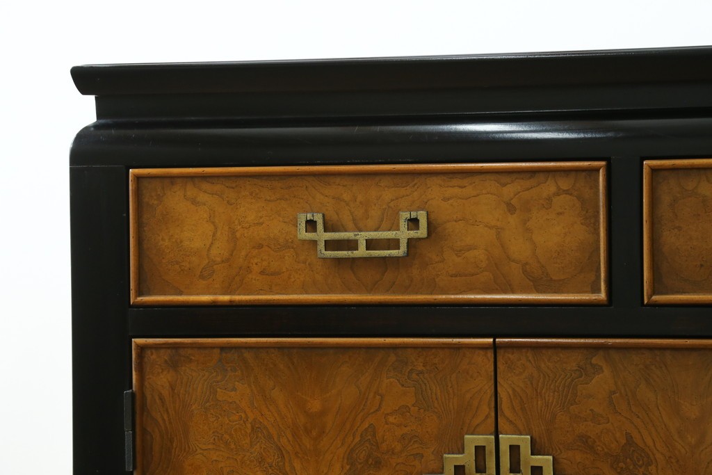 中古　アメリカ製　高級品!!　希少モデル　Century Furniture(センチュリー・ファニチャー)　シノワズリ様式のサイドボード　(R-079218)