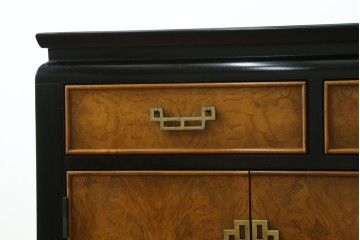 中古　アメリカ製　高級品!!　希少モデル　Century Furniture(センチュリー・ファニチャー)　シノワズリ様式のサイドボード　(R-079218)