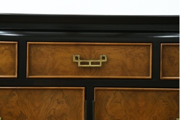 中古　アメリカ製　高級品!!　希少モデル　Century Furniture(センチュリー・ファニチャー)　シノワズリ様式のサイドボード　(R-079218)