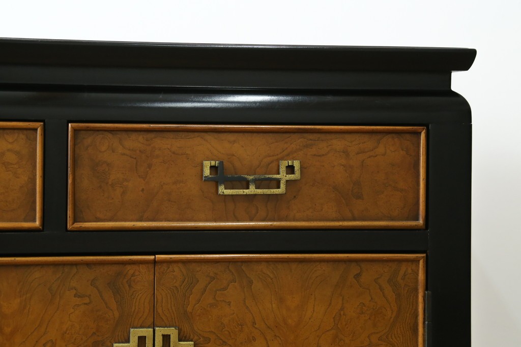 中古　アメリカ製　高級品!!　希少モデル　Century Furniture(センチュリー・ファニチャー)　シノワズリ様式のサイドボード　(R-079218)