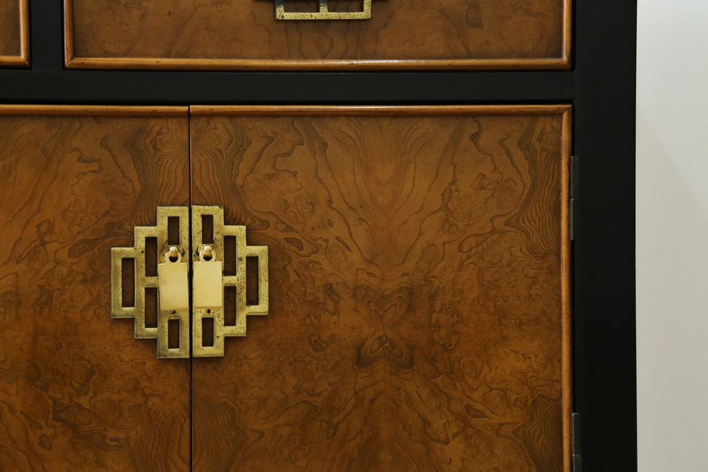 中古　アメリカ製　高級品!!　希少モデル　Century Furniture(センチュリー・ファニチャー)　シノワズリ様式のサイドボード　(R-079218)