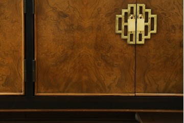 中古　アメリカ製　高級品!!　希少モデル　Century Furniture(センチュリー・ファニチャー)　シノワズリ様式のサイドボード　(R-079218)