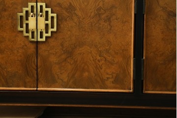中古　アメリカ製　高級品!!　希少モデル　Century Furniture(センチュリー・ファニチャー)　シノワズリ様式のサイドボード　(R-079218)