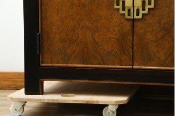 中古　アメリカ製　高級品!!　希少モデル　Century Furniture(センチュリー・ファニチャー)　シノワズリ様式のサイドボード　(R-079218)