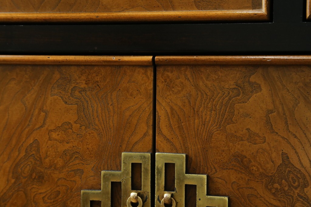 中古　アメリカ製　高級品!!　希少モデル　Century Furniture(センチュリー・ファニチャー)　シノワズリ様式のサイドボード　(R-079218)