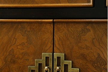 中古　アメリカ製　高級品!!　希少モデル　Century Furniture(センチュリー・ファニチャー)　シノワズリ様式のサイドボード　(R-079218)