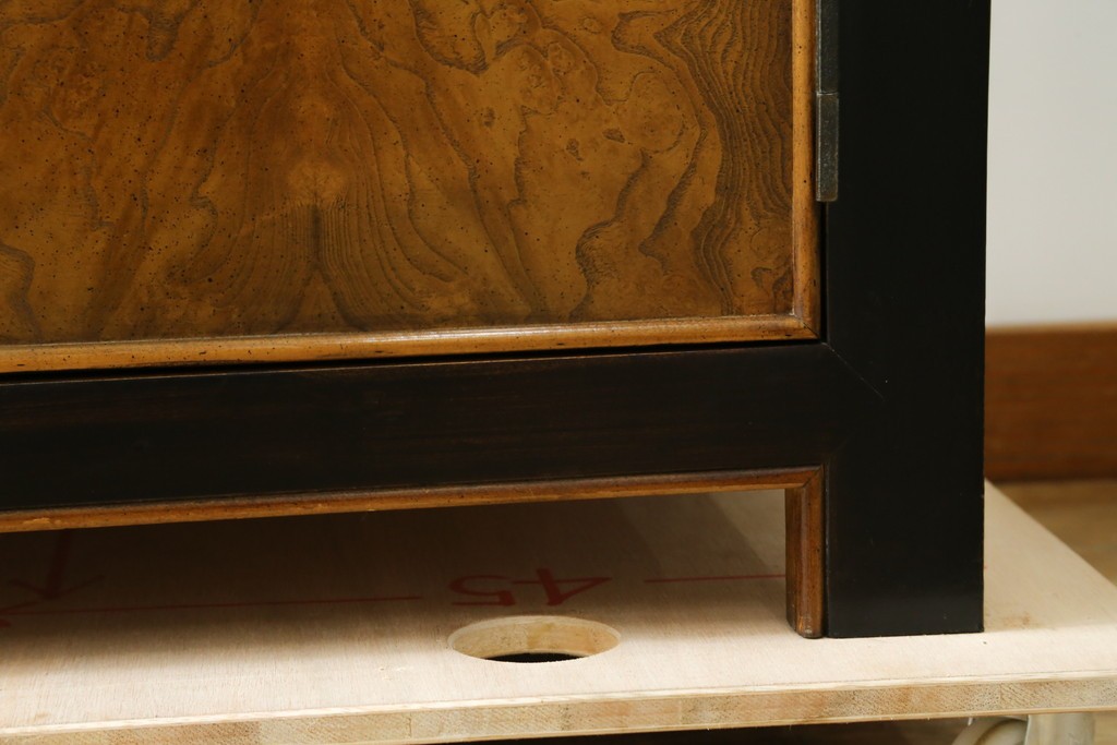 中古　アメリカ製　高級品!!　希少モデル　Century Furniture(センチュリー・ファニチャー)　シノワズリ様式のサイドボード　(R-079218)