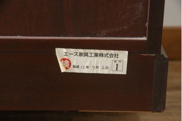 中古　美品!!　工芸家具　飛鳥欅箪笥　欅(ケヤキ)材　意匠を凝らした金具が素敵な二段重ね水屋箪笥(収納棚、戸棚、食器棚、カップボード、キャビネット)(R-079219)
