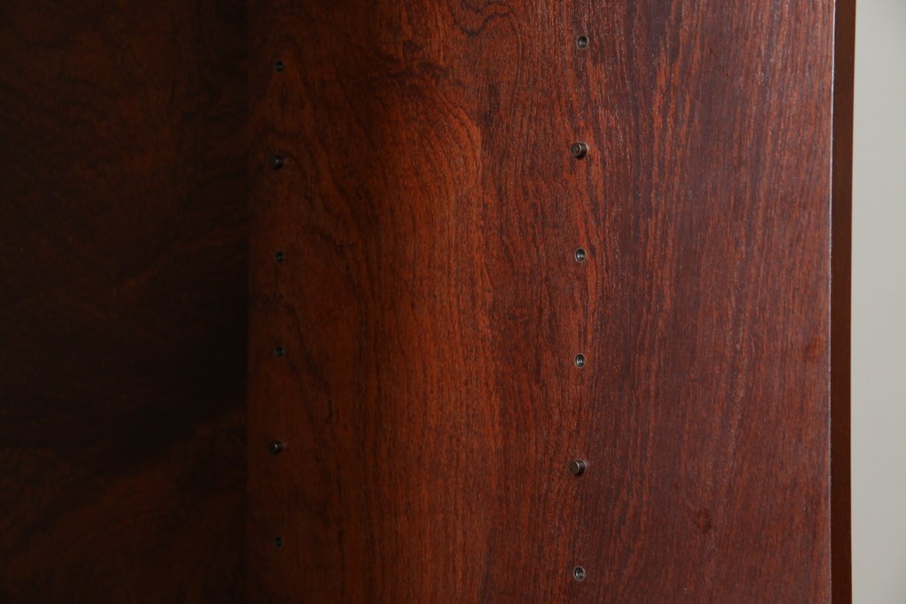 中古　美品!!　工芸家具　飛鳥欅箪笥　欅(ケヤキ)材　意匠を凝らした金具が素敵な二段重ね水屋箪笥　(R-079219)