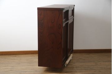 中古　美品!!　工芸家具　飛鳥欅箪笥　欅(ケヤキ)材　意匠を凝らした金具が素敵な水屋箪笥サイドキャビネット(収納棚、戸棚、食器棚、カップボード、サイドボード)(R-079220)