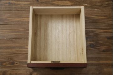 中古　美品!!　工芸家具　飛鳥欅箪笥　欅(ケヤキ)材　意匠を凝らした金具が素敵な水屋箪笥サイドボード(収納棚、戸棚、食器棚、カップボード、サイドキャビネット)(R-079221)