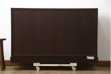 中古　美品!!　工芸家具　飛鳥欅箪笥　欅(ケヤキ)材　意匠を凝らした金具が素敵な水屋箪笥サイドボード(収納棚、戸棚、食器棚、カップボード、サイドキャビネット)(R-079221)