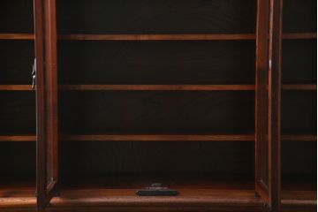 中古　美品　岩谷堂箪笥　菊幸　高級感のある欅(ケヤキ)材の木目が魅力的なサイドキャビネット(収納棚、戸棚、食器棚、カップボード、サイドボード)(R-079223)