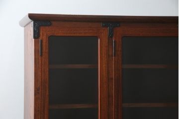 中古　美品　岩谷堂箪笥　菊幸　高級感のある欅(ケヤキ)材の木目が魅力的なサイドキャビネット(収納棚、戸棚、食器棚、カップボード、サイドボード)(R-079223)