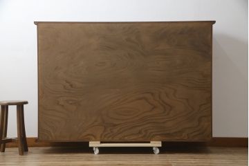 中古　美品　岩谷堂箪笥　菊幸　高級感のある欅(ケヤキ)材の木目が魅力的なサイドキャビネット(収納棚、戸棚、食器棚、カップボード、サイドボード)(R-079223)