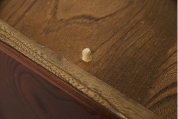 中古　美品　岩谷堂箪笥　菊幸　欅(ケヤキ)材の美しい杢目と重厚な金具が魅力のサイドキャビネット(収納棚、戸棚、食器棚、カップボード、サイドボード)(R-079224)
