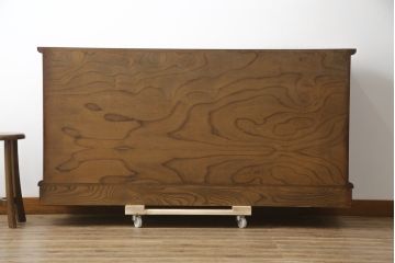 中古　美品　岩谷堂箪笥　菊幸　欅(ケヤキ)材の美しい杢目と重厚な金具が魅力のサイドキャビネット(収納棚、戸棚、食器棚、カップボード、サイドボード)(R-079224)