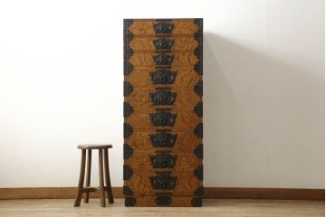 中古　美品　岩谷堂箪笥　引き出しが9杯付き!　こだわりの意匠が目を引く収納力抜群の縦型チェスト(整理箪笥、引き出し、和たんす)(R-079233)