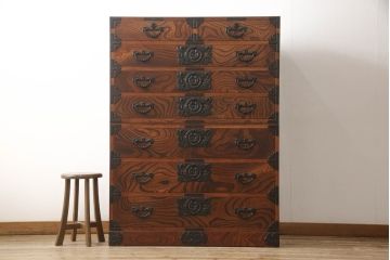 中古　岩谷堂箪笥　力強い杢目と大振りの牡丹金具が貫禄ある重ね箪笥(衣装箪笥、引き出し、和タンス、チェスト、上下バラ売り可能)(R-079234)