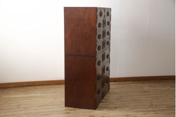 中古　岩谷堂箪笥　力強い杢目と大振りの牡丹金具が貫禄ある重ね箪笥(衣装箪笥、引き出し、和タンス、チェスト、上下バラ売り可能)(R-079234)