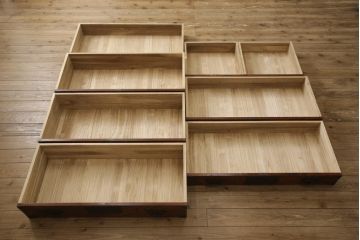 中古　岩谷堂箪笥　力強い杢目と大振りの牡丹金具が貫禄ある重ね箪笥(衣装箪笥、引き出し、和タンス、チェスト、上下バラ売り可能)(R-079234)