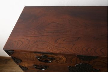 中古　岩谷堂箪笥　力強い杢目と大振りの牡丹金具が貫禄ある重ね箪笥(衣装箪笥、引き出し、和タンス、チェスト、上下バラ売り可能)(R-079234)