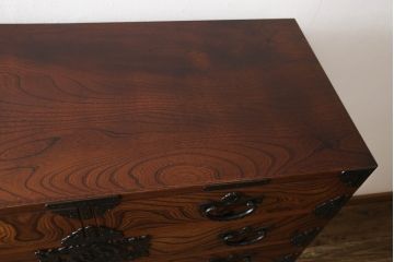 中古　岩谷堂箪笥　力強い杢目と大振りの牡丹金具が貫禄ある重ね箪笥(衣装箪笥、引き出し、和タンス、チェスト、上下バラ売り可能)(R-079234)