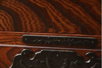 中古　岩谷堂箪笥　力強い杢目と大振りの牡丹金具が貫禄ある重ね箪笥(衣装箪笥、引き出し、和タンス、チェスト、上下バラ売り可能)(R-079234)