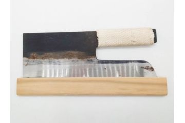 孝義銘　全長305mm　そば包丁(蕎麦包丁、蕎麦切り包丁、緬切り包丁、和包丁、庖丁、ナイフ、調理器具、日本製、木製カバー付き)(R-079240)