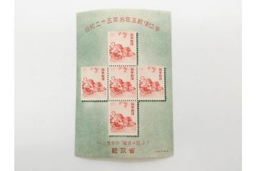 昭和期　未使用切手　郵政省　額面640円分　お年玉切手シート34枚(お正月、縁起物、龍虎の図、だるま、こけし、えびす、恵比寿、扇子、能面、日本郵便、郵便切手、うさぎと少女、翁の面、三番叟人形、三春駒、犬はりこ、記念切手、切手コレクション、印刷庁製造、昭和25・26・27・28・29・30・31・32・33・34年)(R-079242)